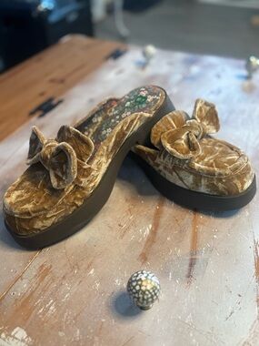 BC Footwear Gold Velvet Bow Platform Mule